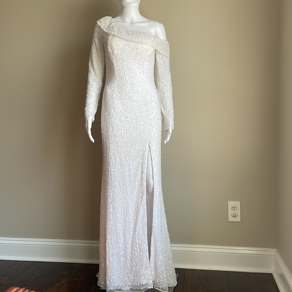 Mac Duggar Metallic One-shoulder Sheath Evening Gown In White - Picture 3 of 13